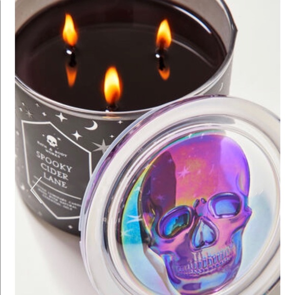 SPOOKY CIDER LANE
3-Wick Candle - Picture 2 of 5